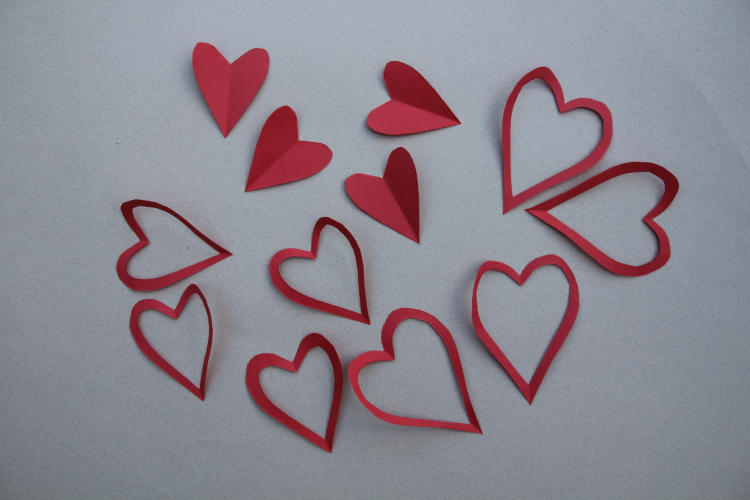 4x3 paper hearts for 4 times tables activity